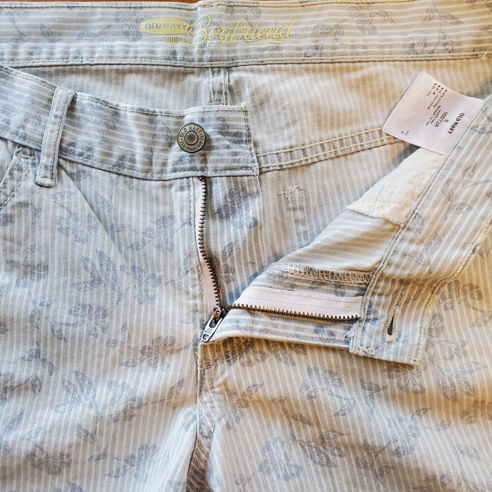Old Navy Boyfriend Denim Railroad Stripe Shorts Floral Print 3 ½” Inseam - (8) - Picture 4 of 12